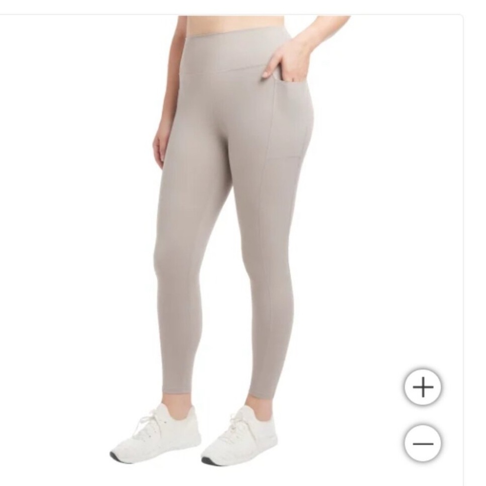 Danskin Women's Lightweight Tight Brown pockets